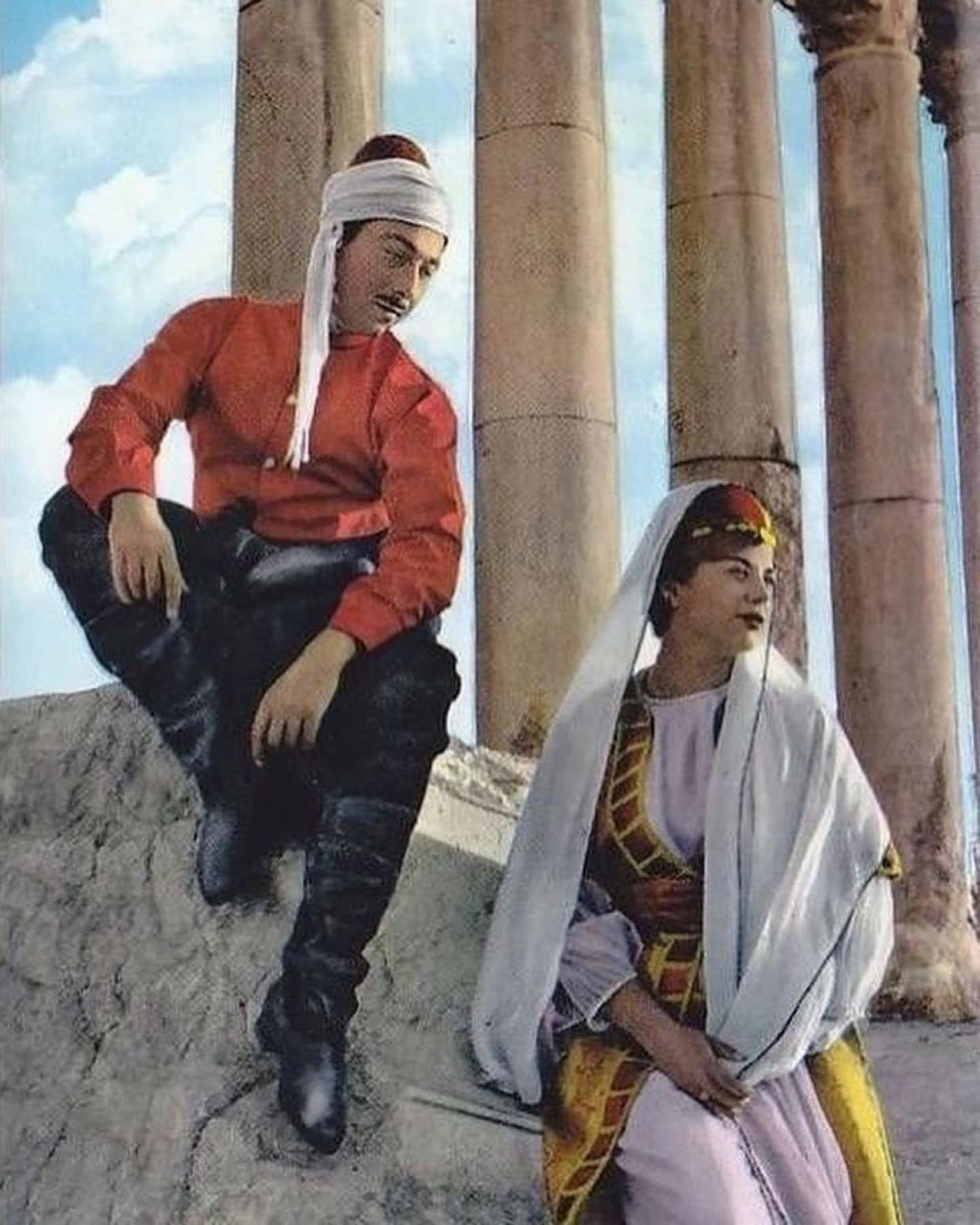 في لبنان ما زلنا نرى "الشروال" لكن على خشبة المسارح أو في عروض (مواقع التواصل)