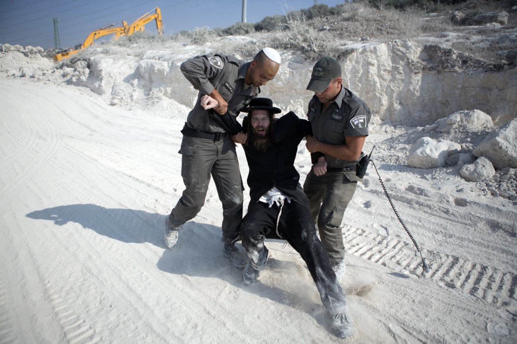 AFP__20130828__Nic6240046__v1002__Preview__IsraelUltraOrthodoxProtestHousing.jpg