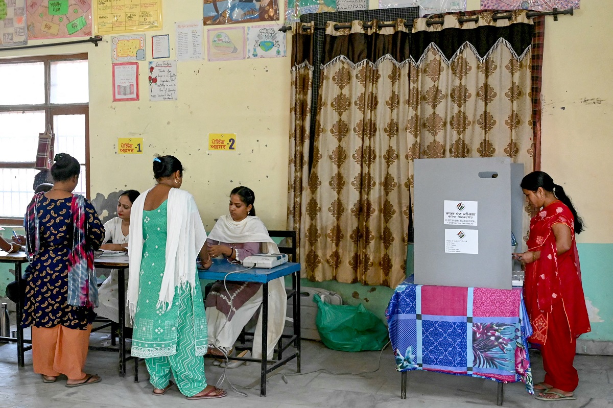 AFP__20240601__34UJ7H6__v1__HighRes__IndiaPoliticsVote.jpg