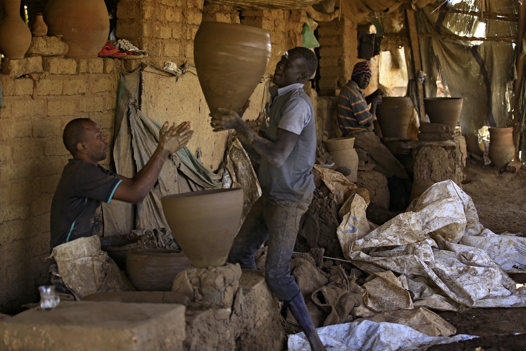 عمال السودان... من يشتري عرقهم؟