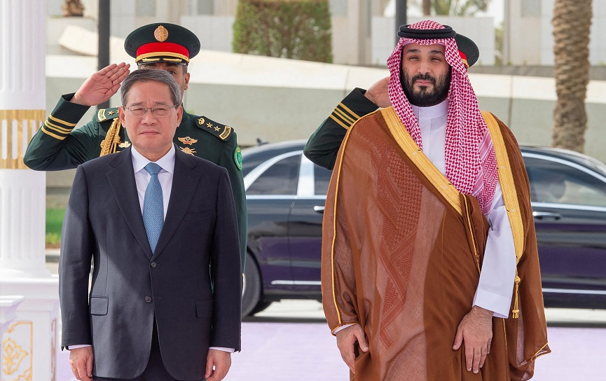 عملية برية إسرائيلية في سوريا وهدنة غزة تراوح مكانها