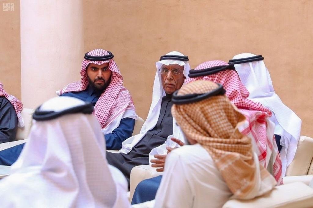 ابن تنباك مع وزير الثقافة.jpg