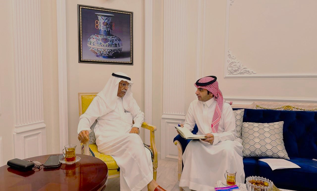 أيمن وابن.jpg