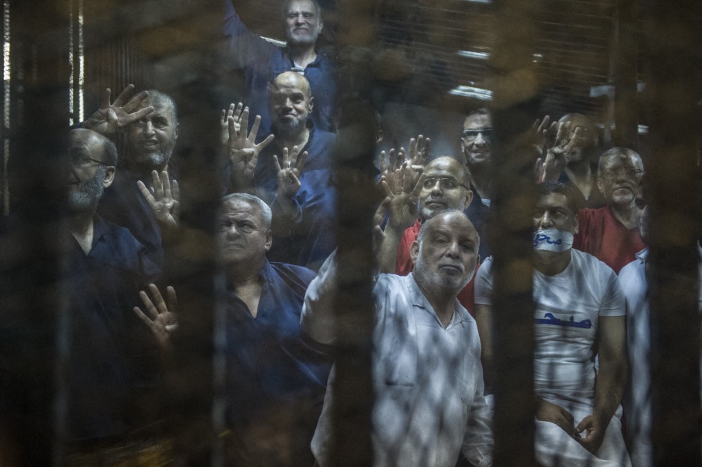 منذ عام 2013 يقبع معظم قيادات الجماعة داخل السجون المصرية بعد إدانتهم بموجب أحكام قضائية في اتهامات تتعلق بارتكاب أنشطة إرهابية والتحريض على العنف (أ ف ب)