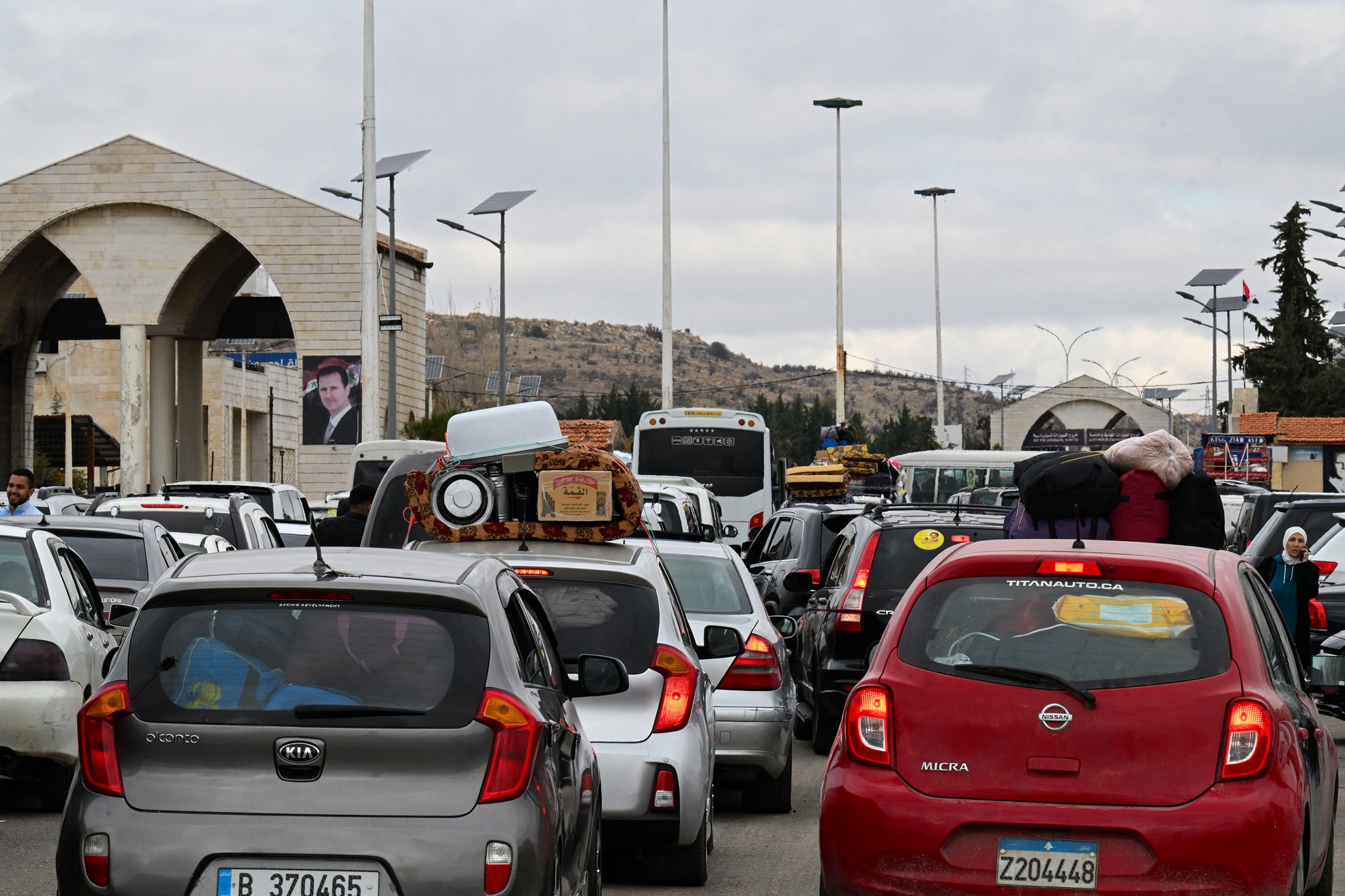 مشهدية عودة السوريين الموجودين في لبنان إلى بلدهم تبدلت في الأيام القليلة الماضية (ا ف ب)