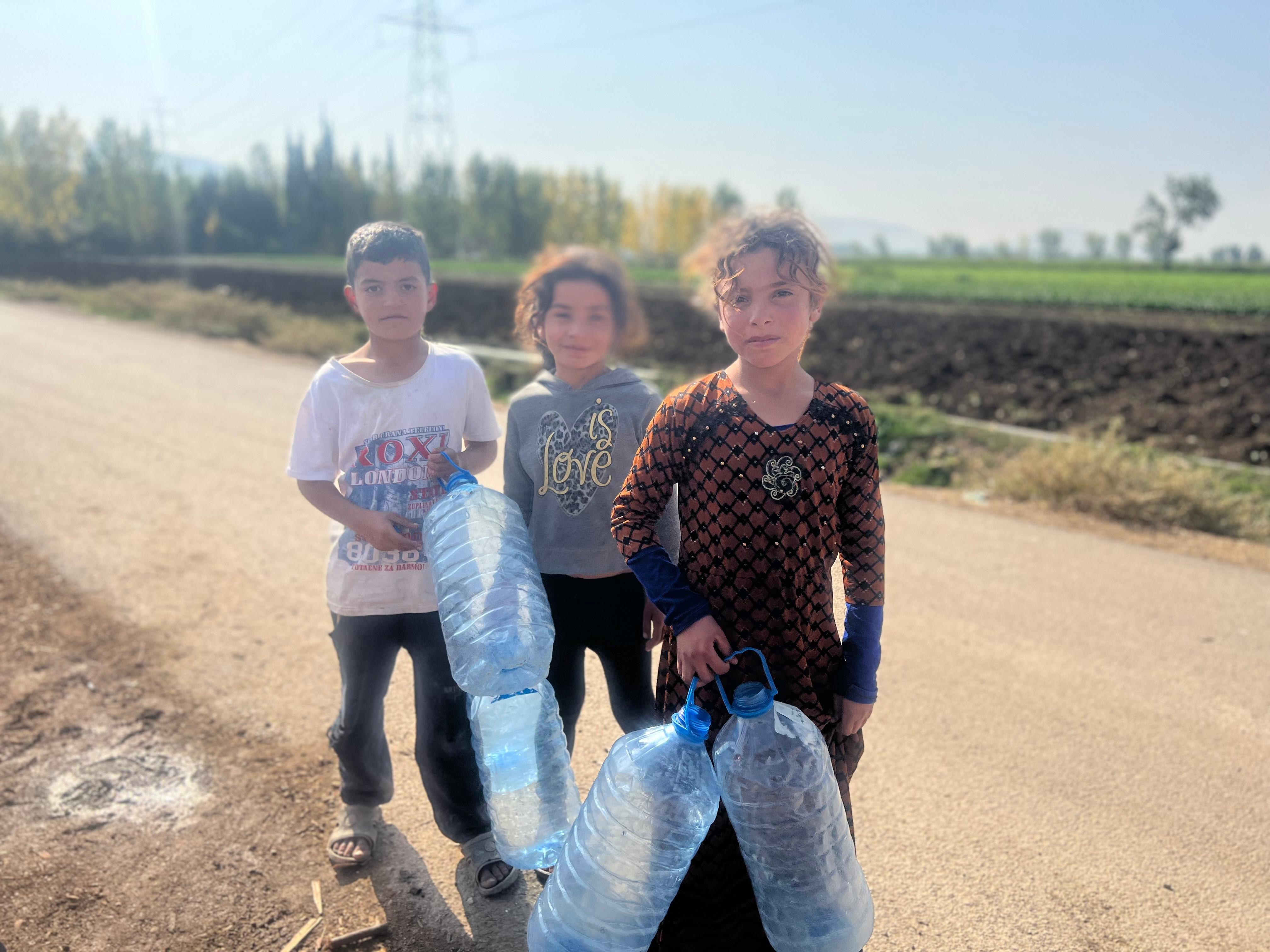 مع سقوط نظام الأسد تطرح تساؤلات تتعلق بملف اللاجئين السوريين في دول الجوار (اندبندنت عربية)