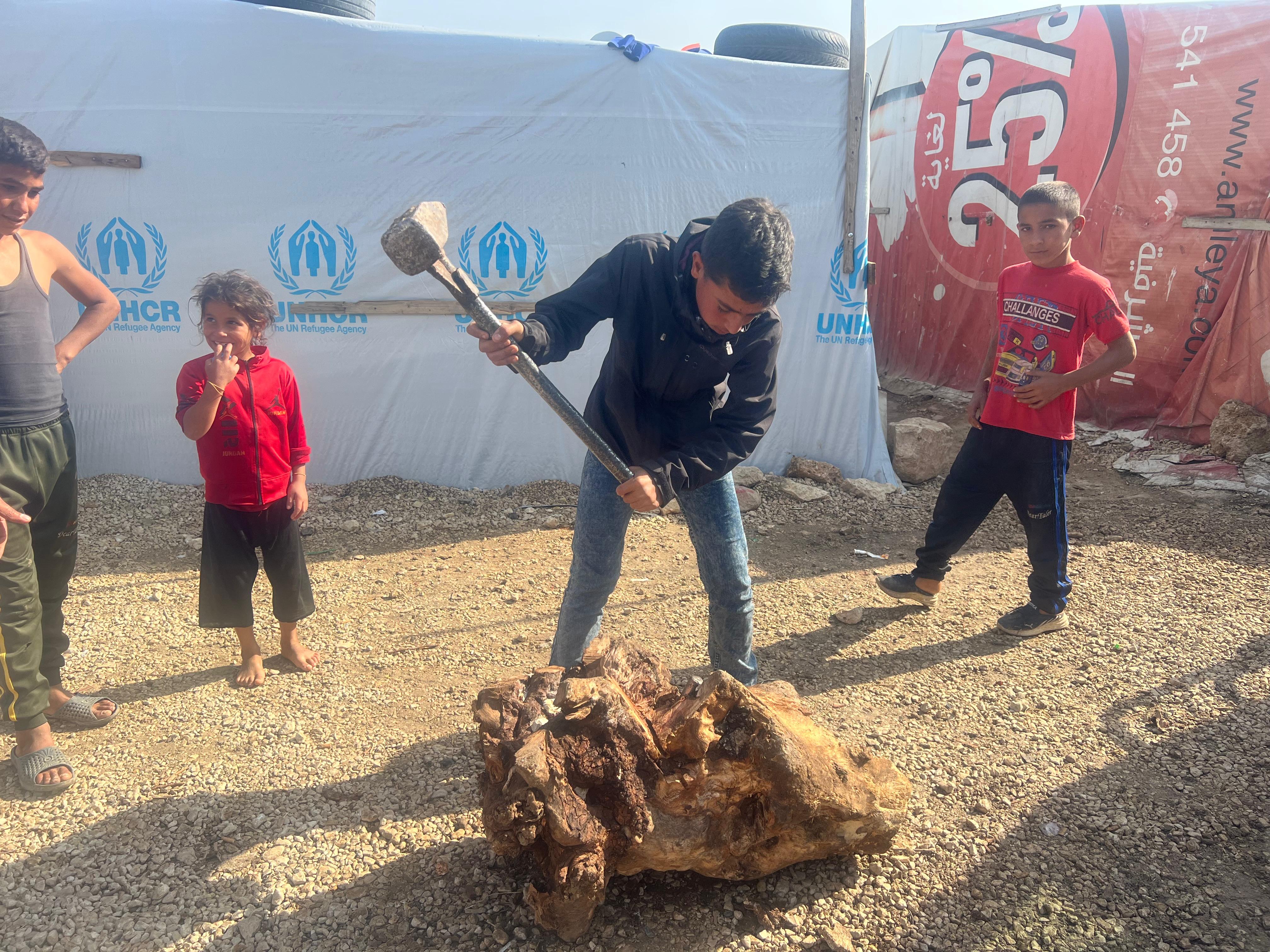 تبرز مجموعة كبيرة من السوريين الذين يفضلون البقاء في لبنان أقله في المرحلة الراهنة (اندبندنت عربية)