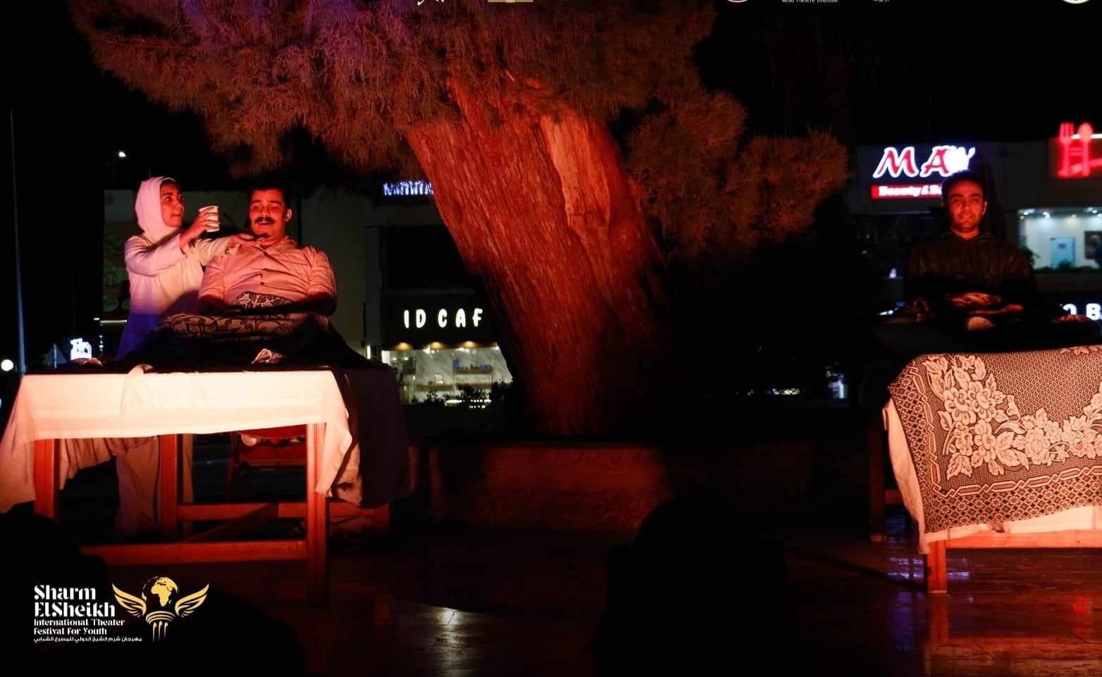 thumbnail_خلف النافذة 9.jpg