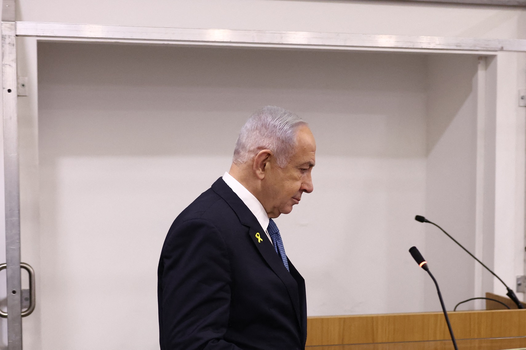 بيبي يعرف جيداً خطورة الملاحقات القضائية في حقه وأنه قد يسجن بسببها (ا ف ب)