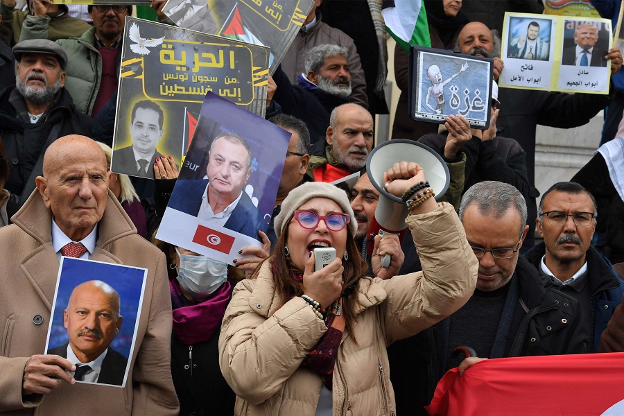 السجناء السياسيون في تونس يدخلون معركة الأمعاء الخاوية 