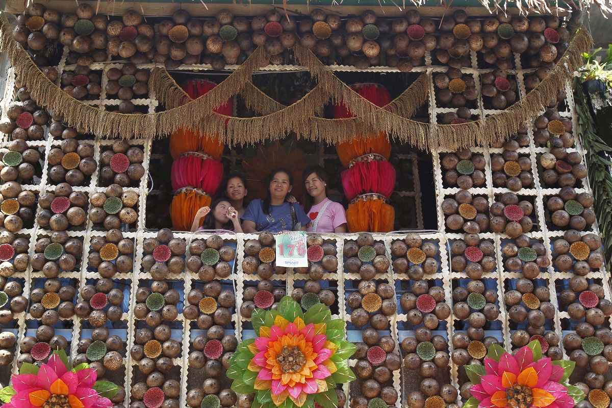 2012-05-15T120000Z_1560997865_GM1E85F1DDB01_RTRMADP_3_PHILIPPINES.JPG