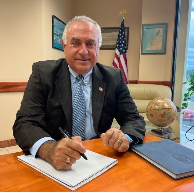 يتوقف توم حرب عند مجموعة أسباب دفعت واشنطن لإيقاف المساعدات للبنان (مواقع التواصل)