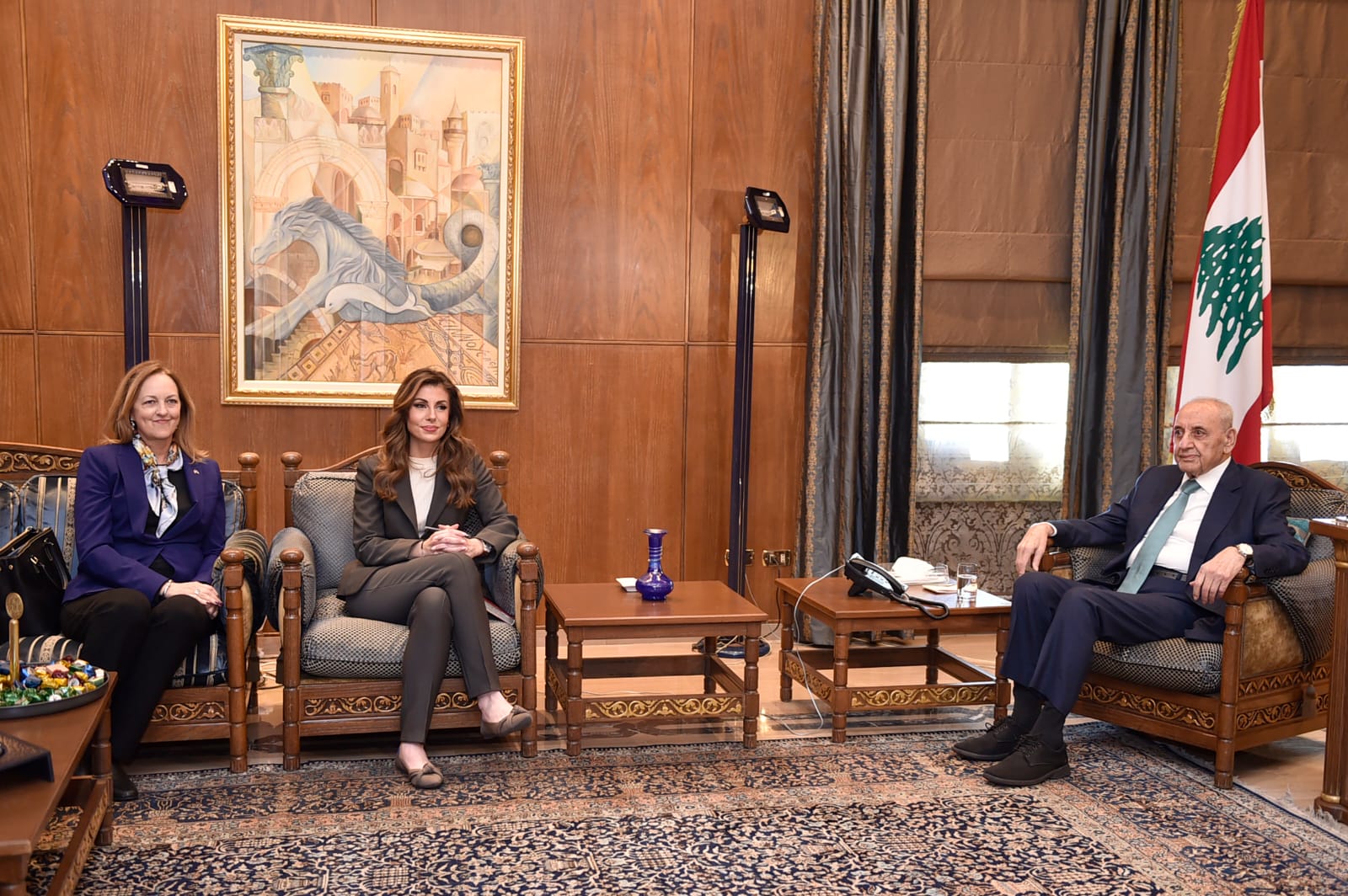 رئيس مجلس النواب نبيه بري مستقبلاً المبعوثة الأميركية مورغان أورتاغوس (مواقع التواصل)