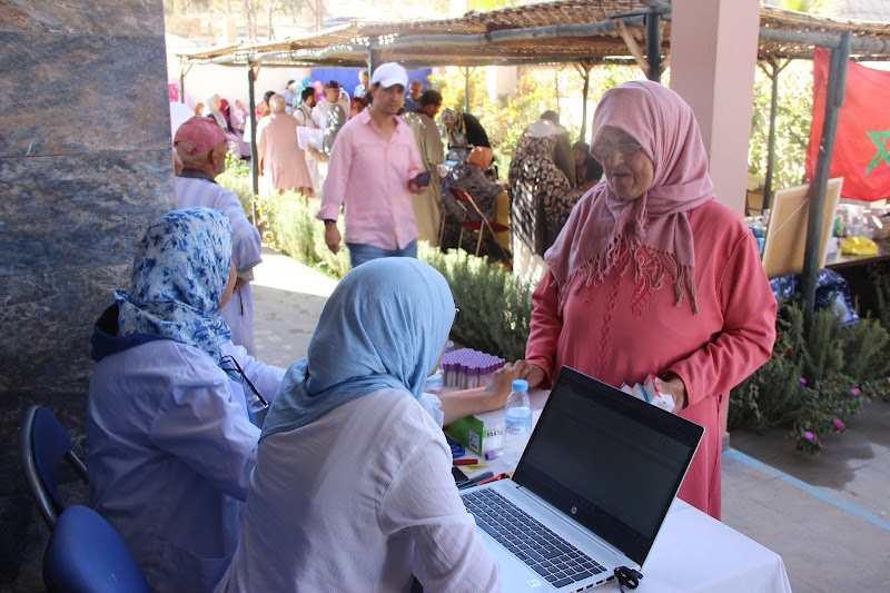 قافلة طبية لإحدى الجمعيات.jpg