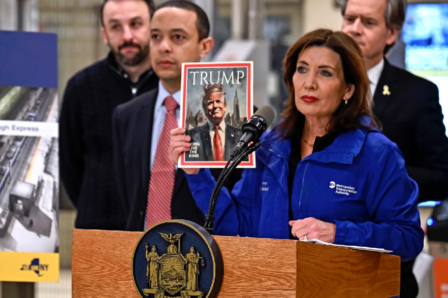 ترمب ملك 2.png