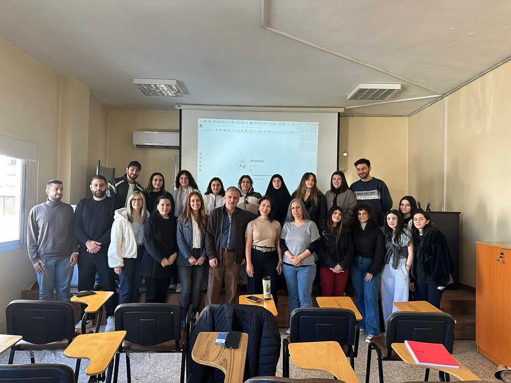 5-_الإعلامية_مي_الخطيب_بعد_المحاضرة_التي_قدمتها_في_كلية_الإعلام_عن_SEO_مع_الأساتذة_والطلاب–_اندبندنت_عربية.jpeg