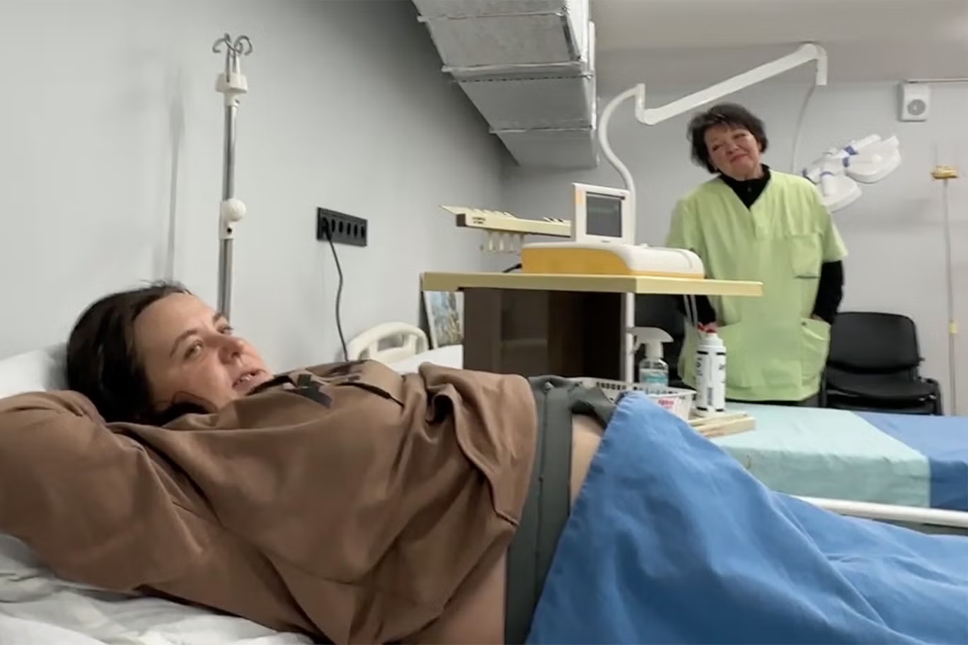 المريضة أولها فينر في قسم ما قبل الولادة بمستشفى الواقع في القبو (اندبندنت)