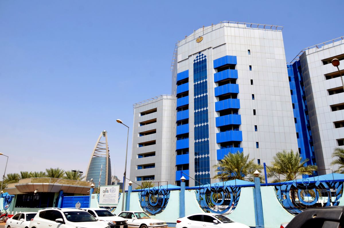 قبل الحرب (حسن حامد)