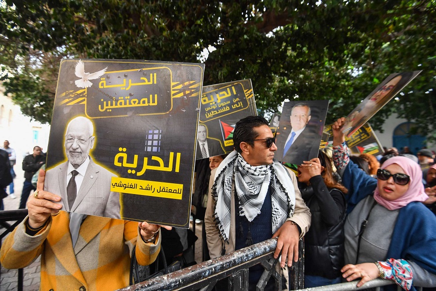 تبعث_أحزاب_المعارضة_في_تونس_برسائل_متناقضة_بين_الدعوة_للحوار_والتصعيد_مع_السلطة_الصورة_من_أ.ف.ب.jpg