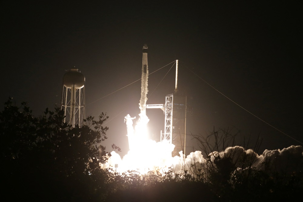 Falcon 9 rocket reuters 2.JPG