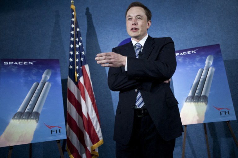AFP__20110405__GYI0064218667__v1__Preview__CeoOfSpacexAndTeslaMotorsMakesAnnouncemen ماسك خلال أحد المؤتمرات الصحفية حول شركته سبيس إكس في العام 2011.jpg