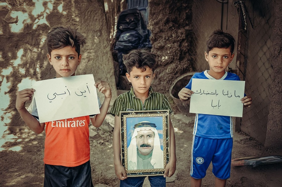 صوة من ارشيف الصليب الاحمر يمكننا استخدامها حصلت عليها من خلالهم وهي صور لعوائل مفقودين ومغييبين من مناطق ومدن مختلفة (2).jpeg