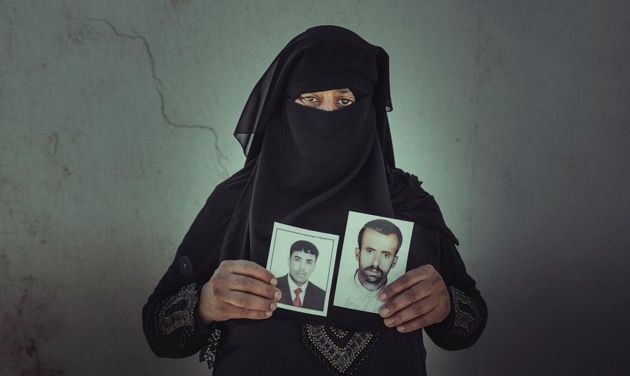 صوة من ارشيف الصليب الاحمر يمكننا استخدامها حصلت عليها من خلالهم وهي صور لعوائل مفقودين ومغييبين من مناطق ومدن مختلفة4.jpeg