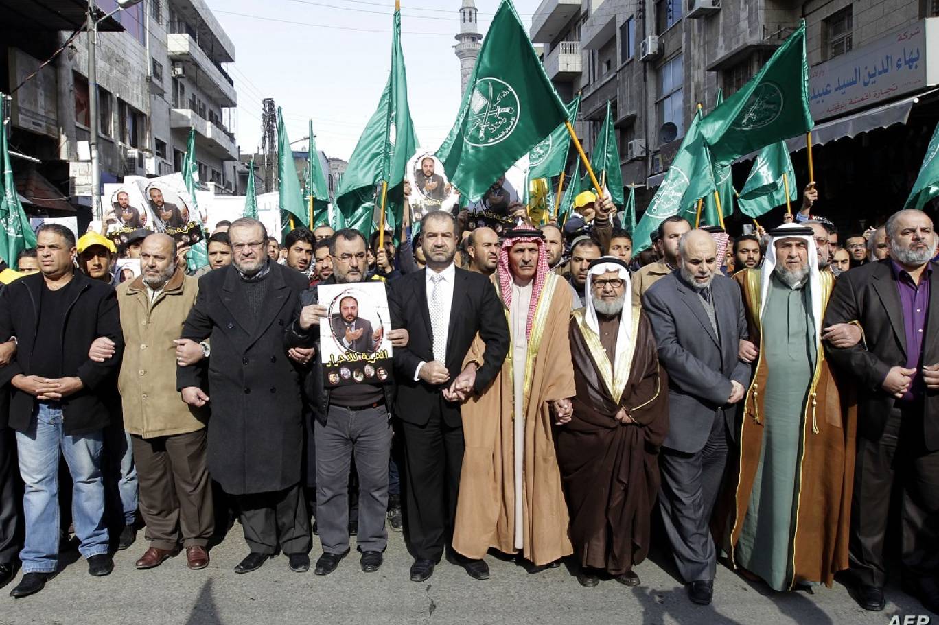 قيادات تقليدية للإخوان في تظاهرة بالعاصمة عمان (أ ف ب)  .jpeg