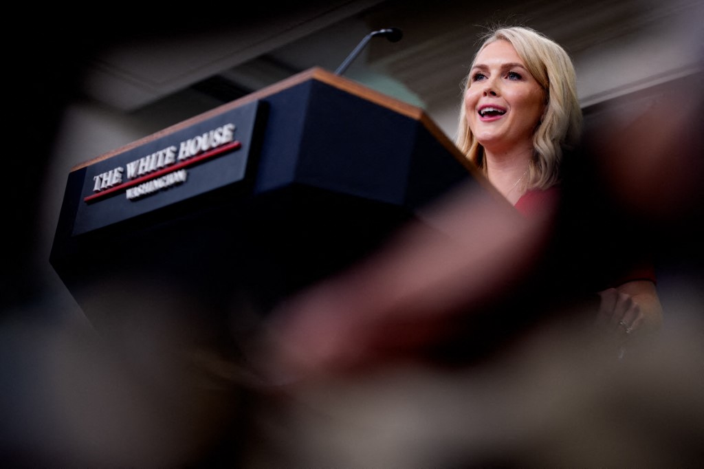 AFP__20250530__2216989977__v3__Preview__PressSecretaryKarolineLeavittHoldsWhiteHouse.jpg