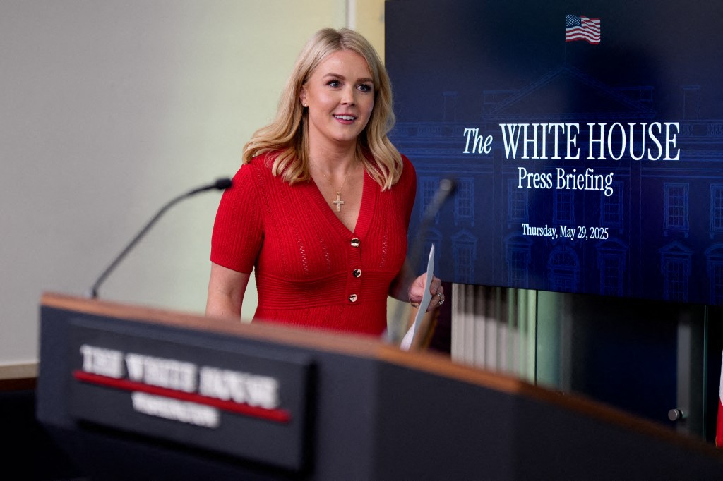 AFP__20250530__2216990072__v3__Preview__PressSecretaryKarolineLeavittHoldsWhiteHouse.jpg