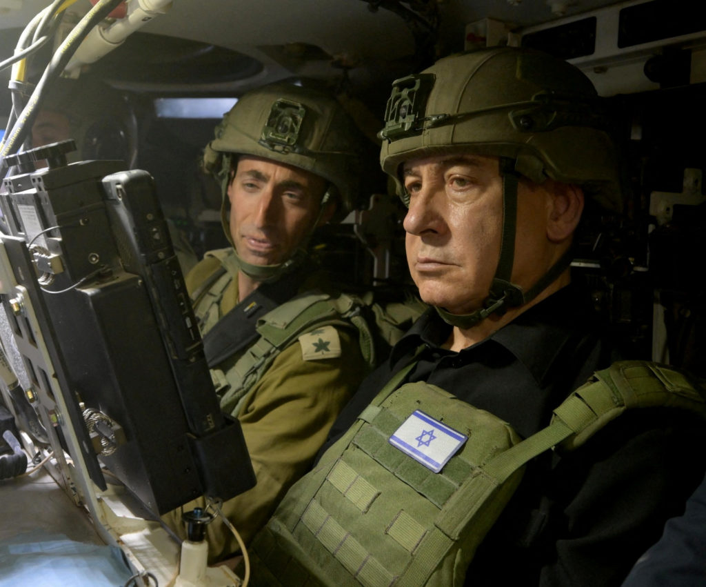 Netanyahu in military clothes.jpg