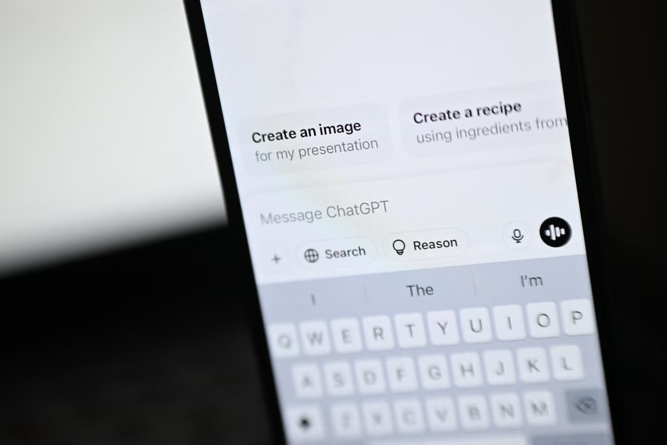 مراكز البيانات ستحتاج عام 2027 ضعف الكهرباء التي استهلكتها عام 2022 (أ ف ب/غيتي)