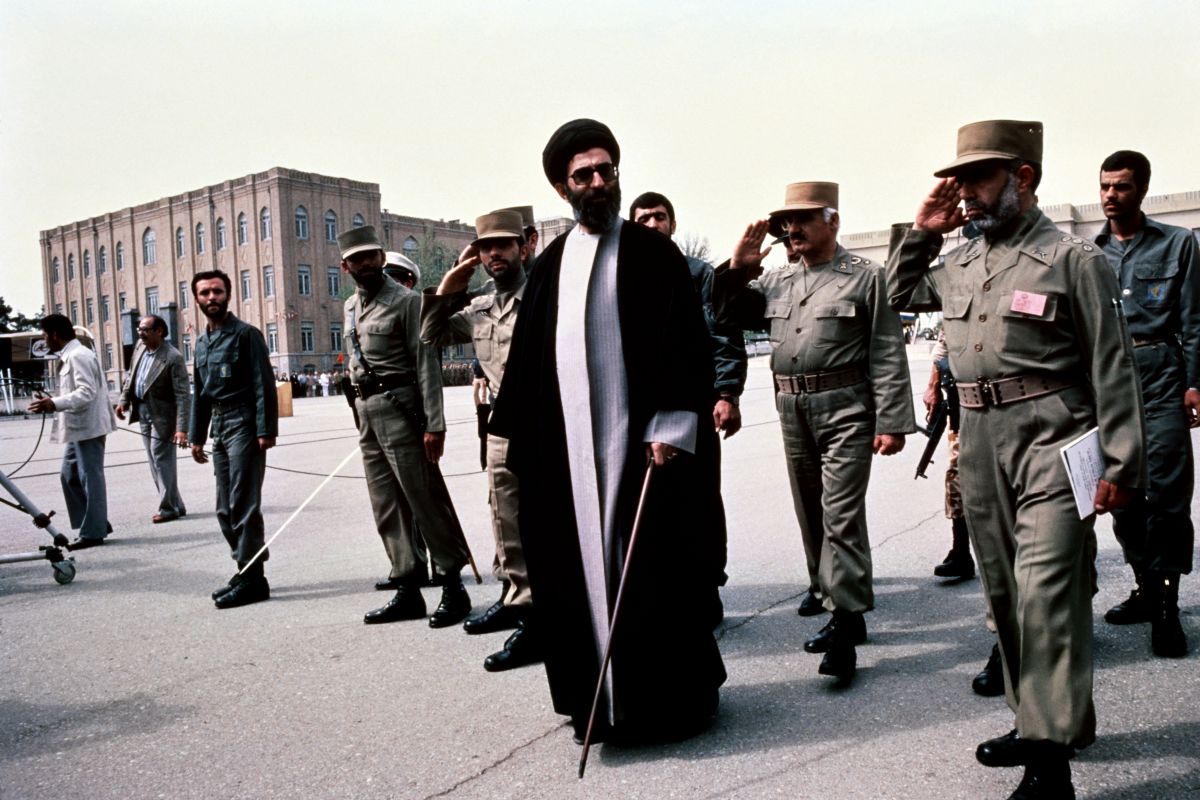 في طهران عام 1987 (أ ف ب).jpg