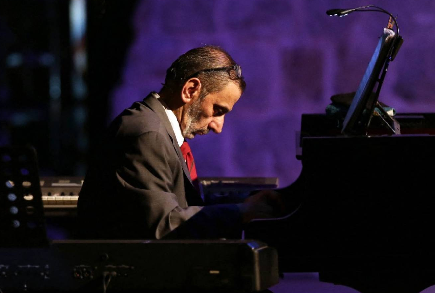 المجاعة تحاصر غزة وأول قمة سورية - إسرائيلية منذ ربع قرن