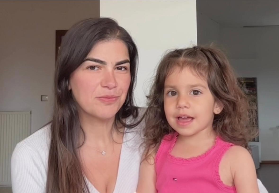 2-نور نعيم وابنتها الموهوبة ساره الغربة هي السبب الأساسي- اندبندنت عربية.jpeg