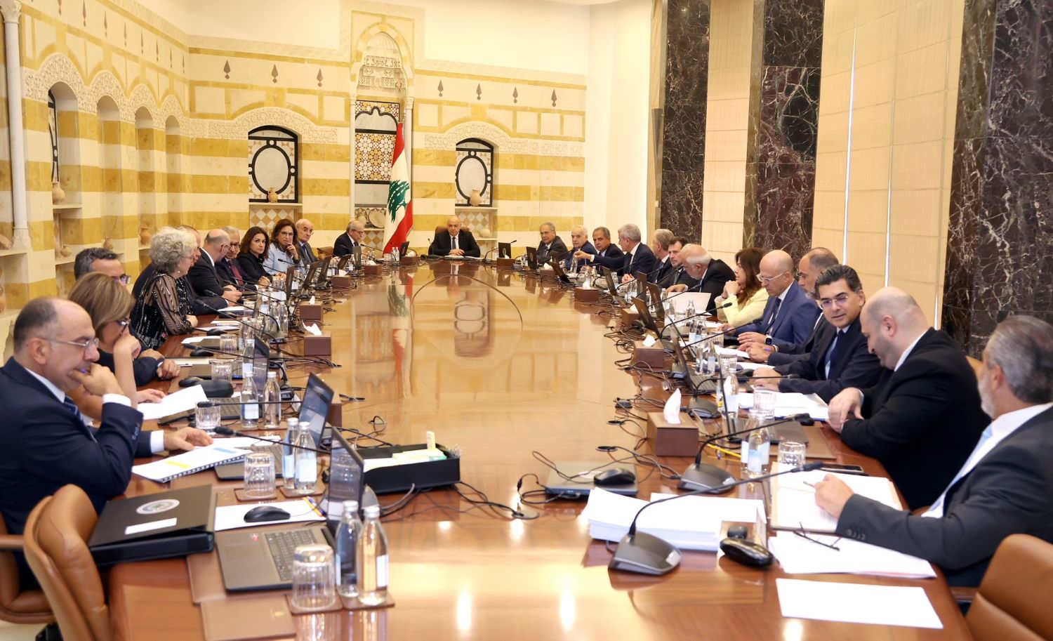 thumbnail_جلسة السلاح ١.jpg