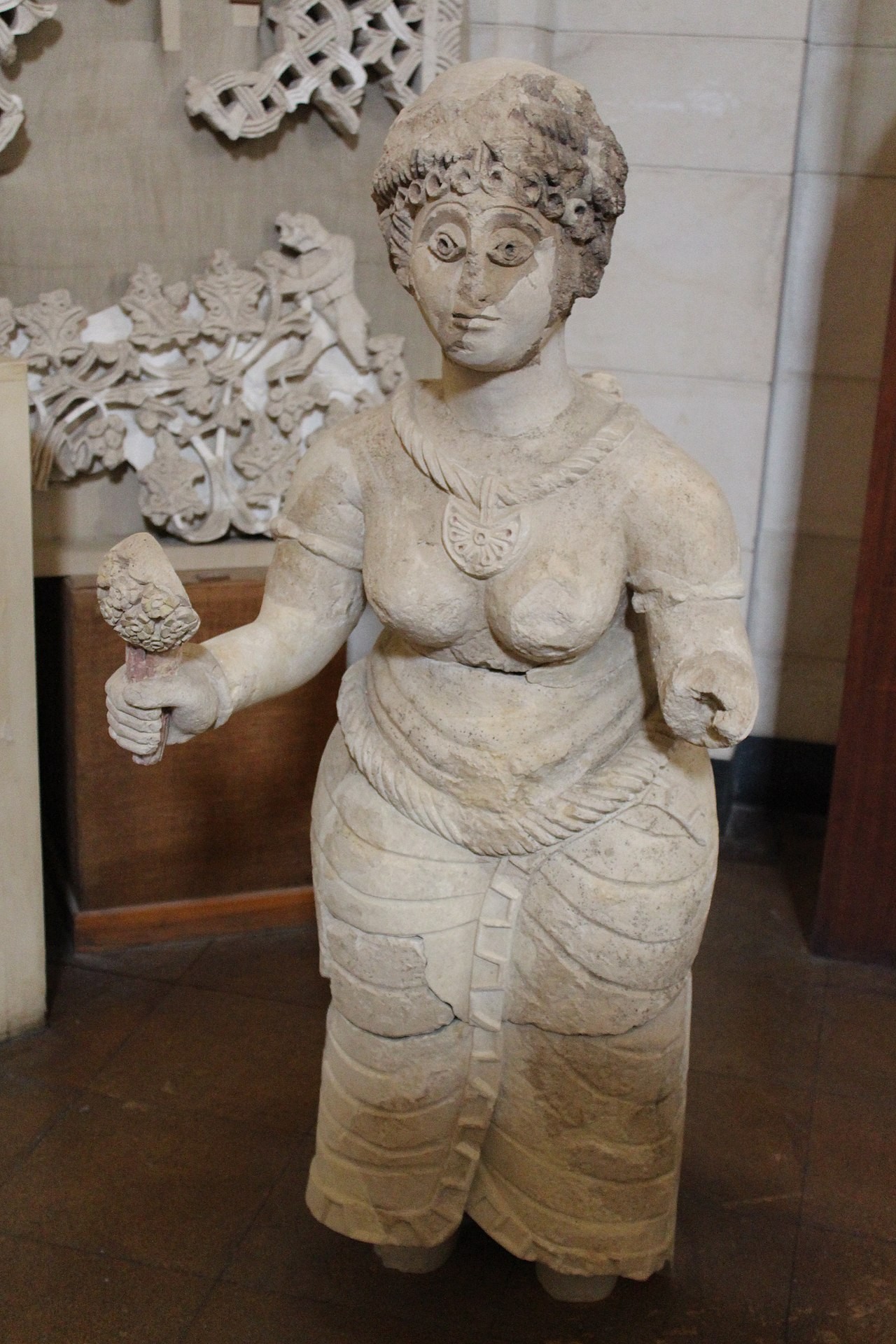 thumbnail_منحوتة من قصر هشام، الخليفة الأموي،.jpg