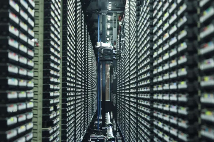 آلات تسجيل البيانات في "مختبر لورانس بيركلي الوطني" بجامعة بيركلي، ولاية كاليفورنيا، مايو 2025 (رويترز)