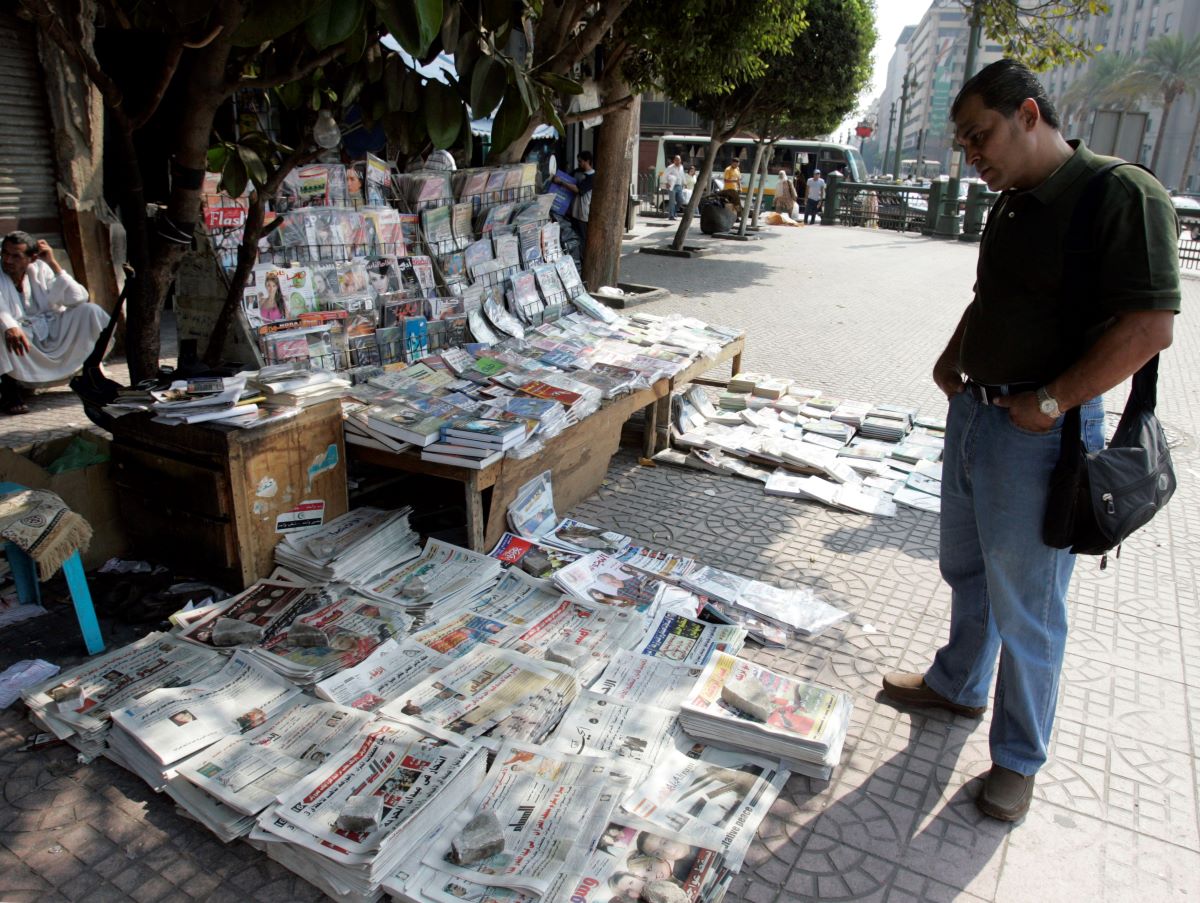 2007-10-07T000000Z_1375871139_GM1DWHYNQRAA_RTRMADP_3_EGYPT-NEWSPAPERS.JPG