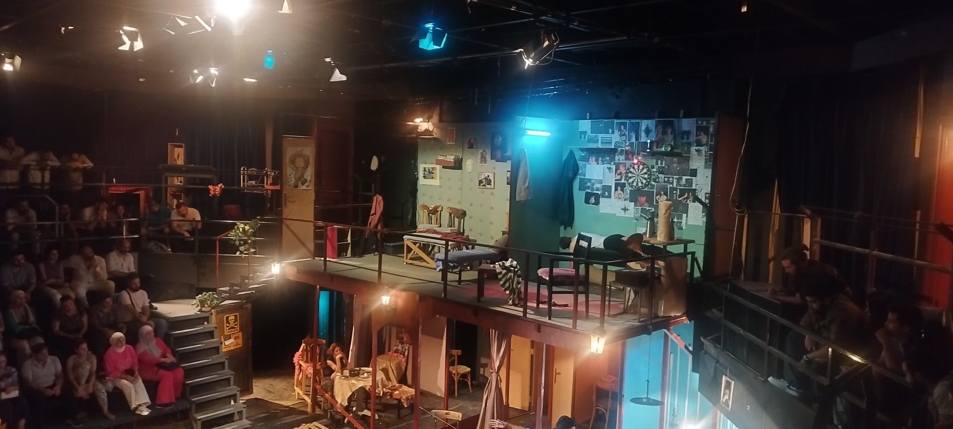 thumbnail_مشهد من العرض السوري.jpg