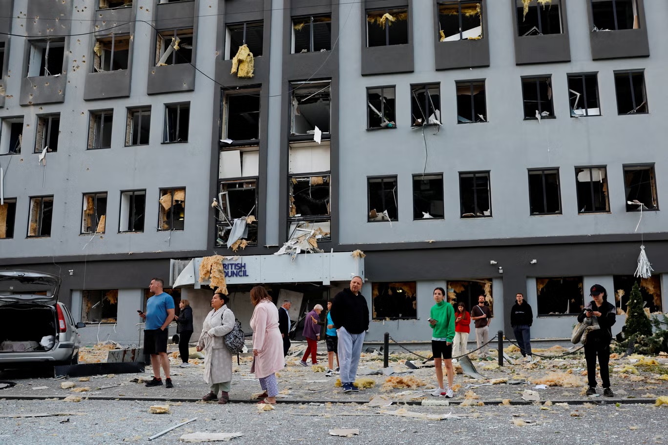 تضرر مبنى المجلس البريطاني في هجوم جوي الخميس الـ28 من أغسطس 2025 (رويترز)