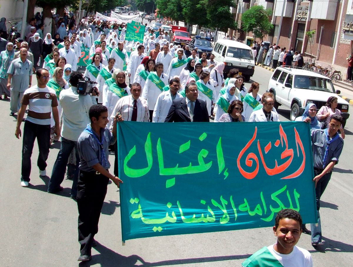 ختان الإناث في مصر... أمهات في مواجهة العادة