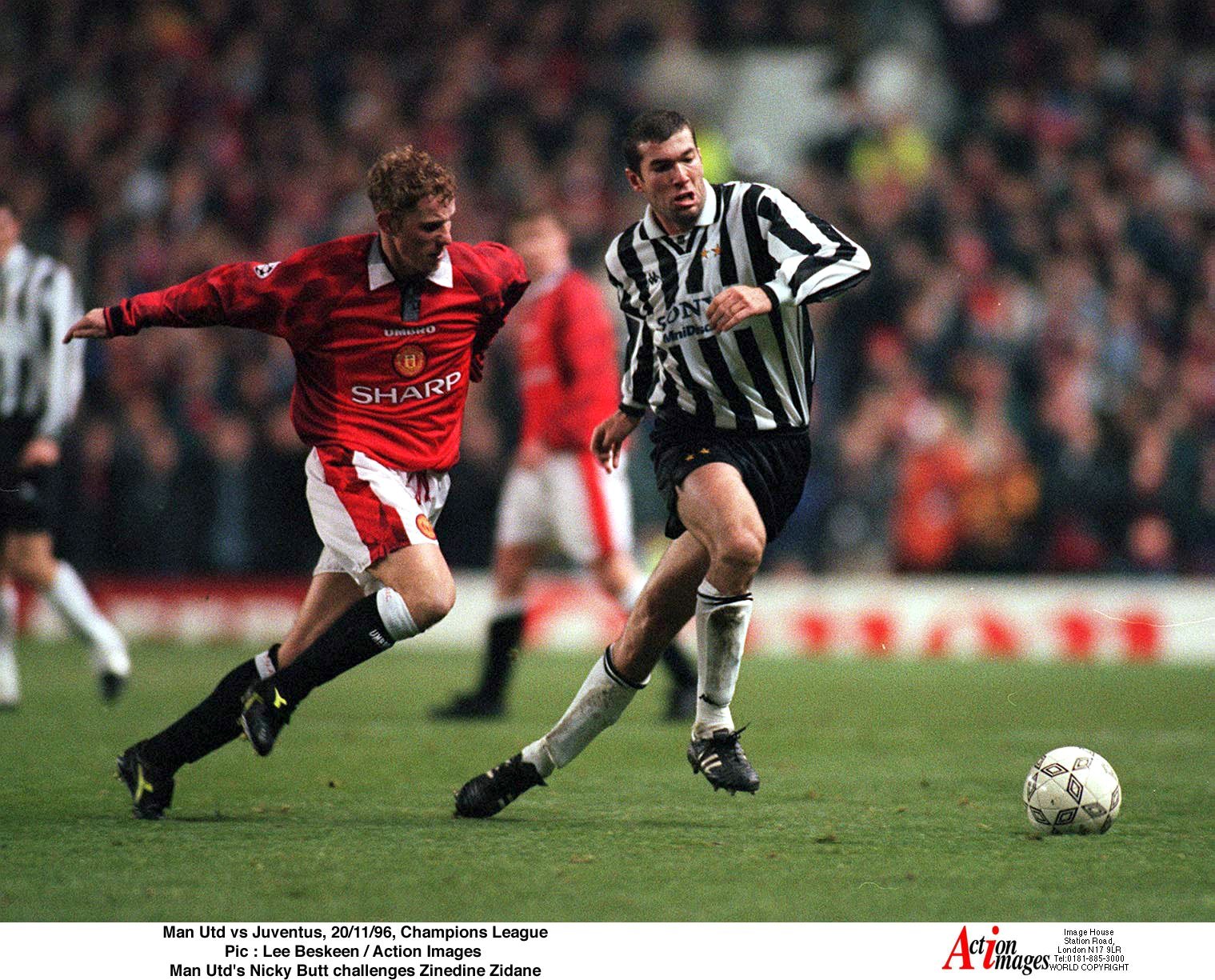 1996-11-20T000000Z_1_MT1ACI201003_RTRMADP_3_ENGLAND-SOCCER-MNU.JPG