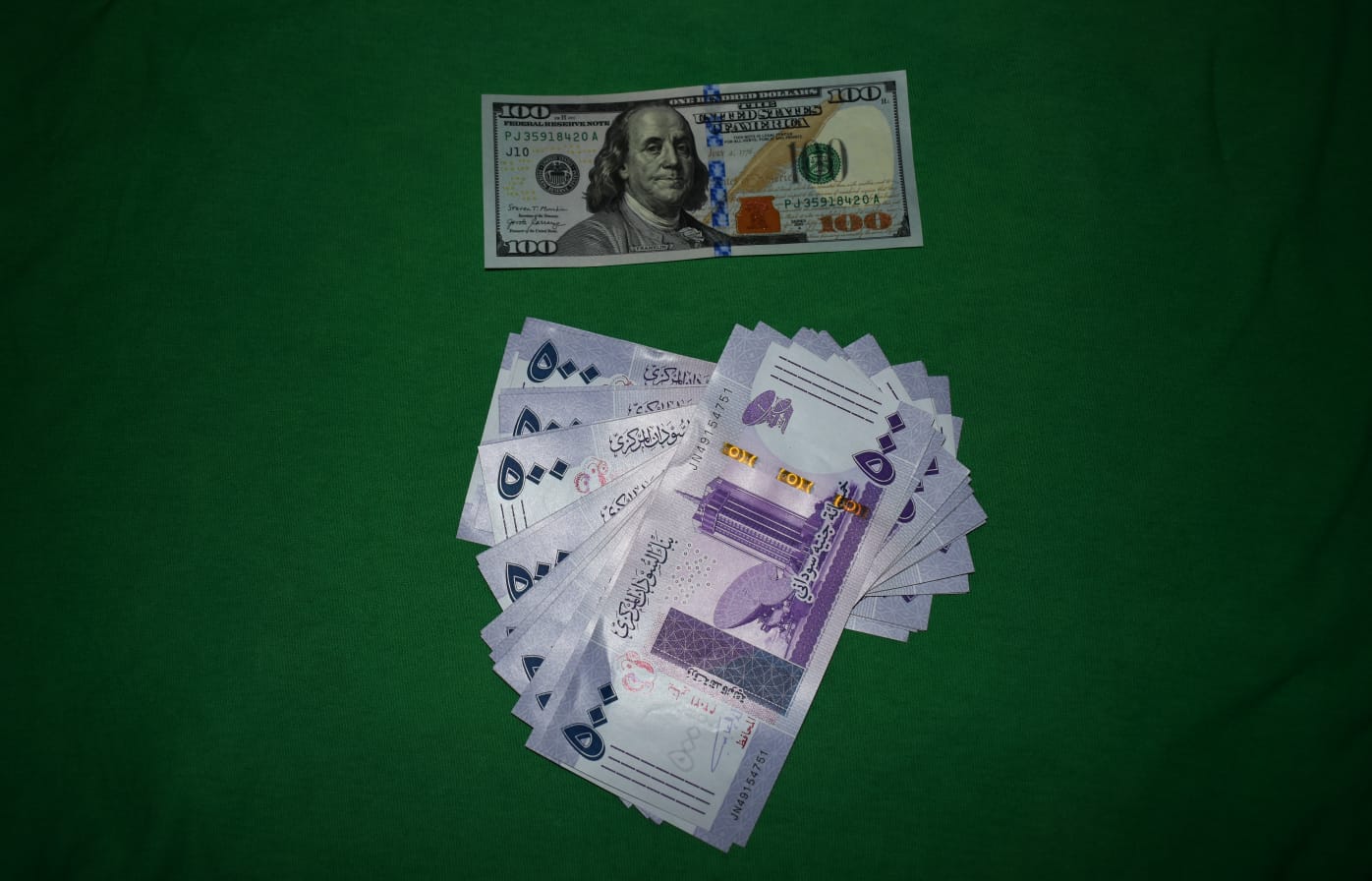 تراجع_غير_مسبوق_في_قيمة_العملة_السودانية_مقابل_الدولار_من_570_جنيهاً_إلى_3500_جنيه__(حسن_حامد) (1).jpg