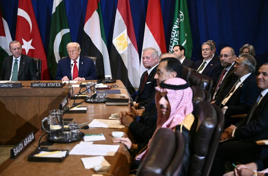 ترمب إجتماع ملف.png