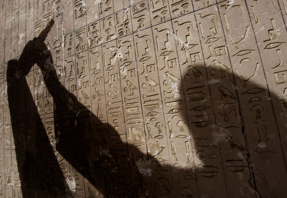 2010-03-11T120000Z_1319304089_GM1E63B1TTK01_RTRMADP_3_EGYPT-ANTIQUITIES-TOMB.JPG