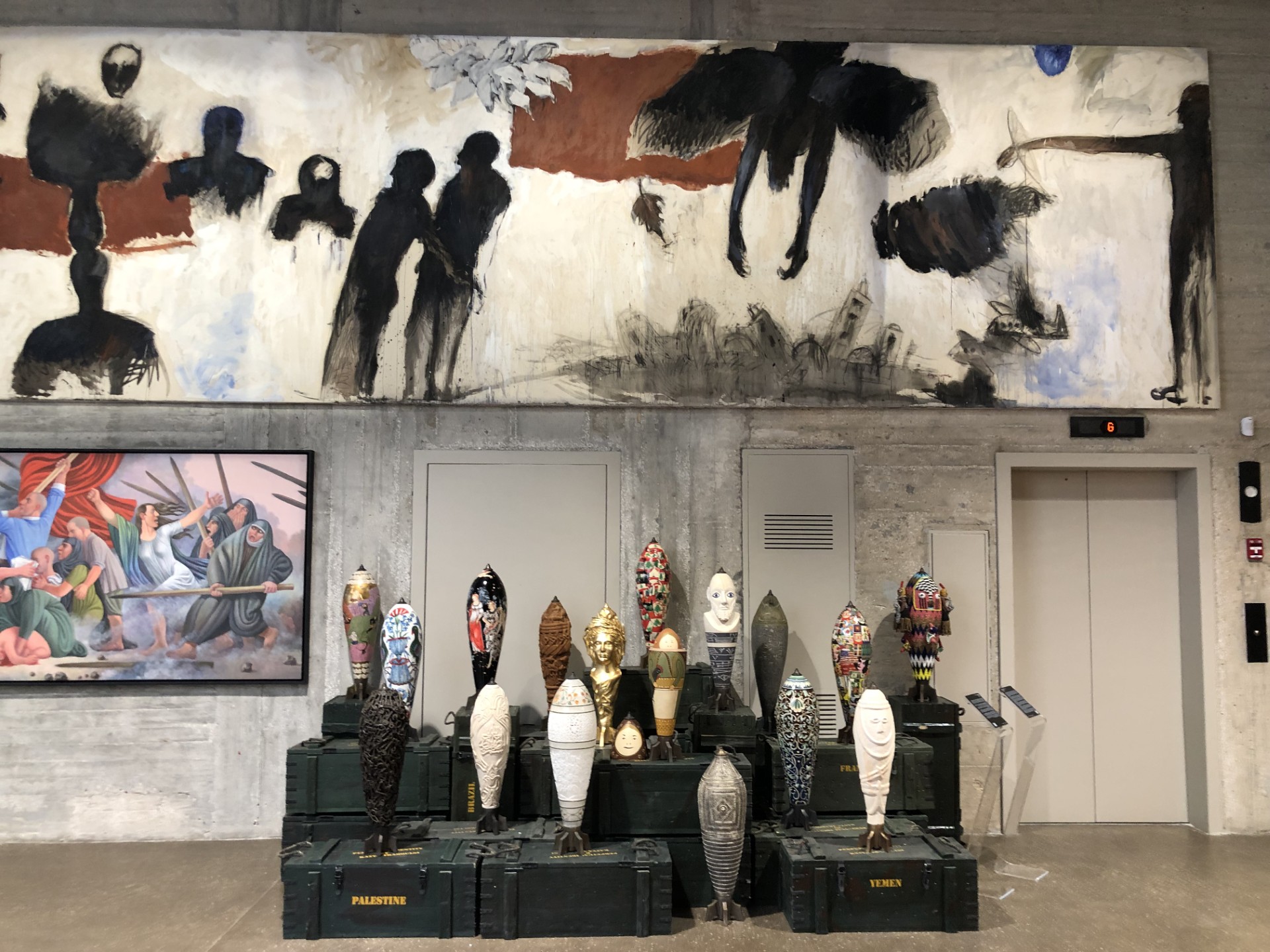 thumbnail_قذائف الهاون لكاتيا طرابلسي وجدارية لمحمد القاسمي.jpg