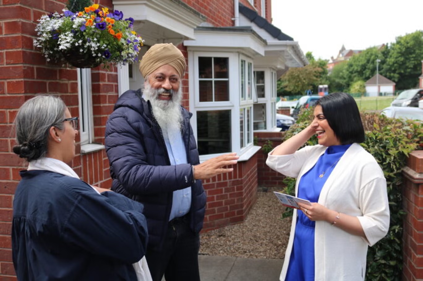 تنازلت شبانة محمود عن ممارسة مهنة القانون لتخوض الانتخابات البرلمانية بنجاح في دائرة "بيرمنغهام ليديوود" (حزب العمال)