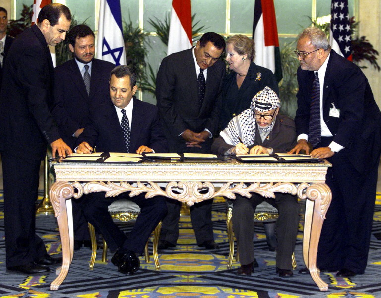 AFP__20101227__APP1999090425993__v8__MidRes__EgyptMideastPeace اتفاقية 1999.jpg