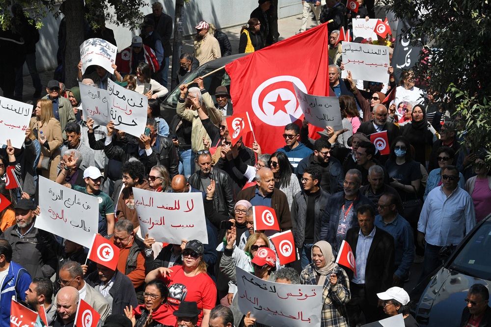 هل دخلت تونس عصر ما بعد الأحزاب؟